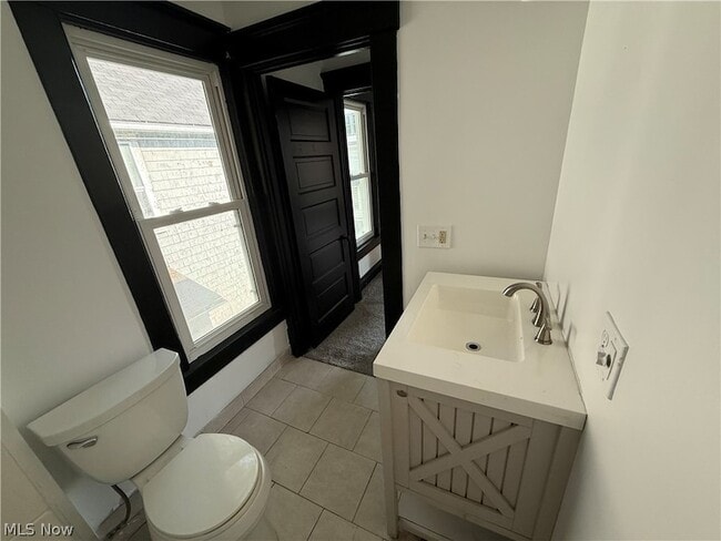 Building Photo - 70 Wise St