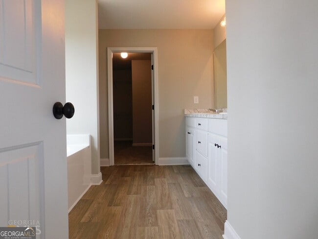 Building Photo - 2214 Savannah Dr