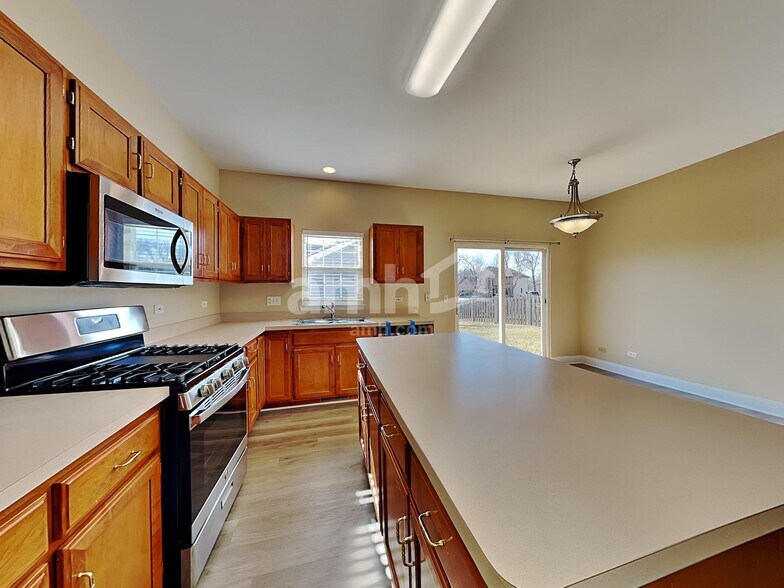 Building Photo - 23009 Birch Ct