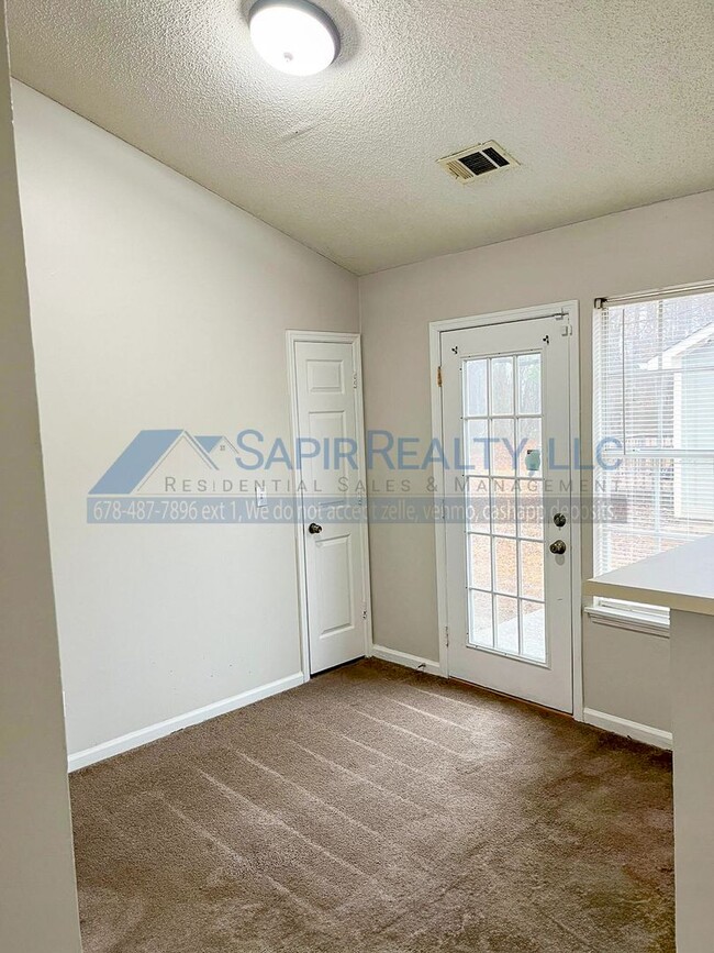 Building Photo - Inviting 3-Bedroom Home - Move in by 11/30...