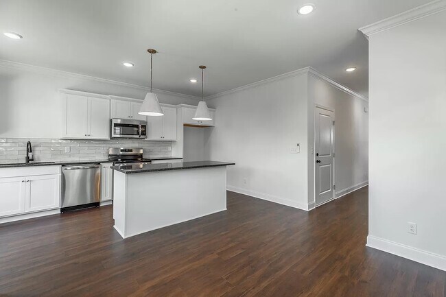 Building Photo - 5562 Stream Ln