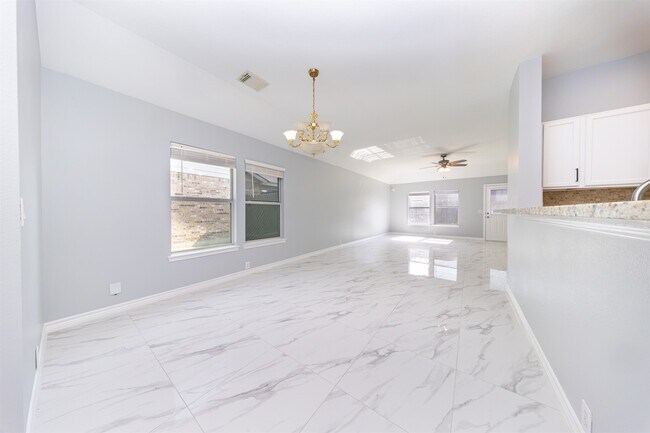 Building Photo - 2203 Mountain Ranch Dr