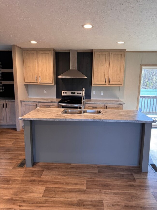 Building Photo - 3 Bedroom || 2 Bathroom in Concord