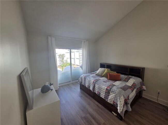 Building Photo - 603 Serramonte Dr