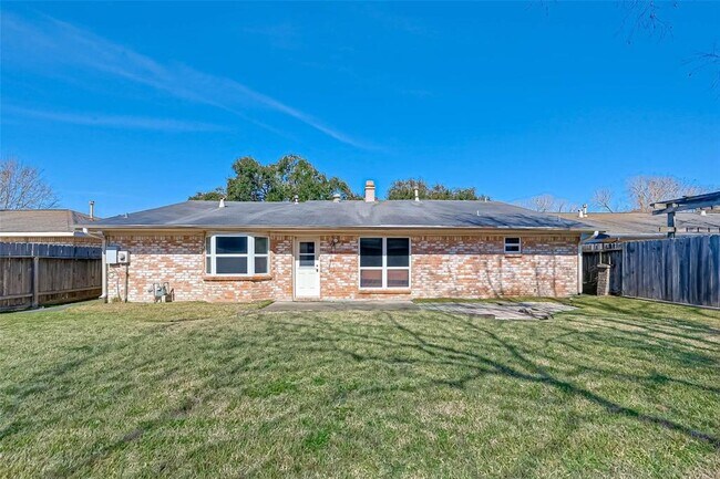 Building Photo - 13623 Fernhill Dr