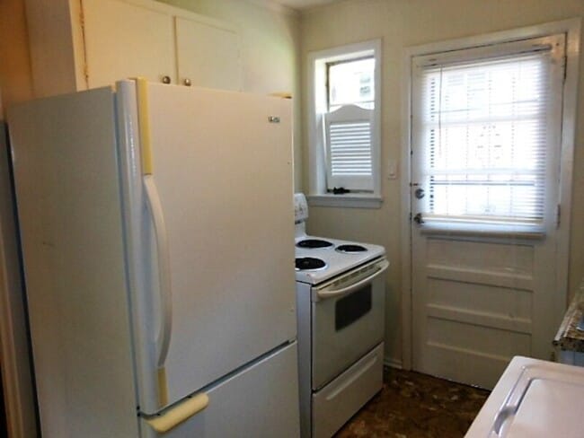 Building Photo - 2711 Columbus Cir