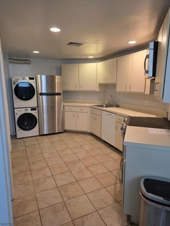 Building Photo - 81 Western Ave