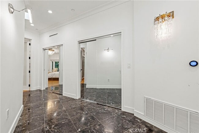 Building Photo - 4000 Bouquete St