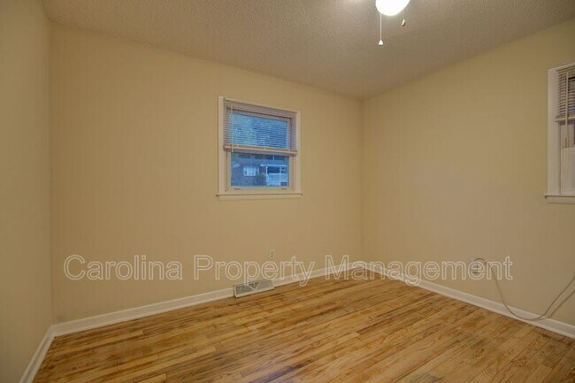 Building Photo - 421 E McLelland Ave