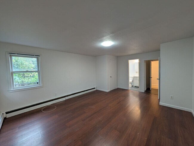 Building Photo - Stunning 3 bedroom 2 bathroom single famil...