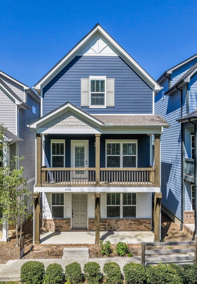 Building Photo - Modern Living in Bellevue