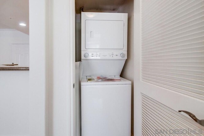 Building Photo - Luxury living in beautiful UTC, Spacious 2...