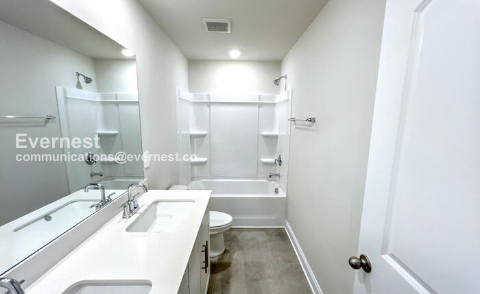 Building Photo - 4597 Winslet Dr