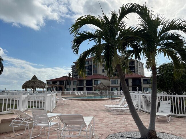 Building Photo - 6219 Palma Del Mar Blvd S