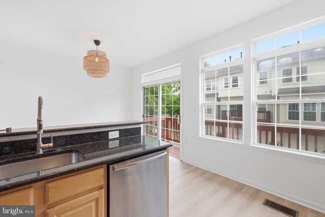 Building Photo - 4067 Fountainside Ln