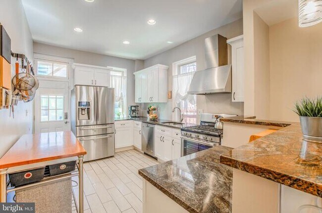 Building Photo - 2925 E Baltimore St