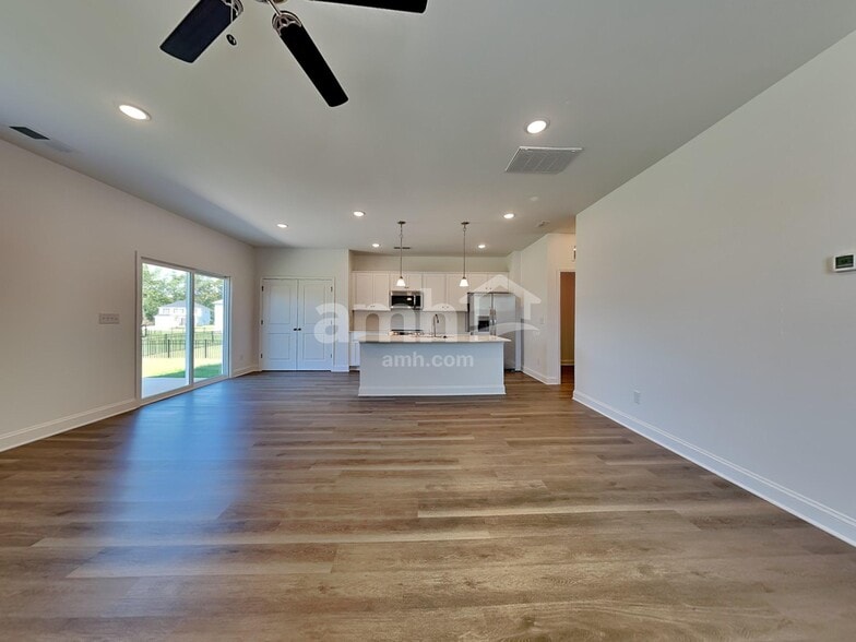 Building Photo - 6050 Rosemore Ln