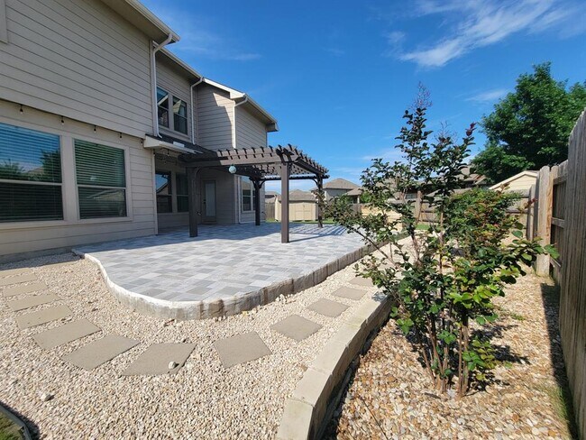 Building Photo - 2012 Santa barbara Ct
