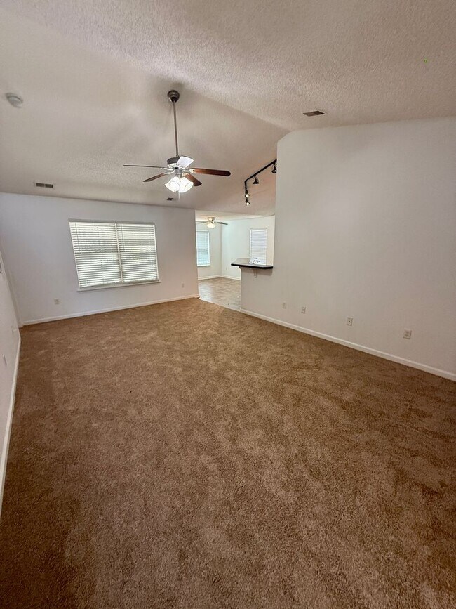 Building Photo - 118 Whirlwind Way