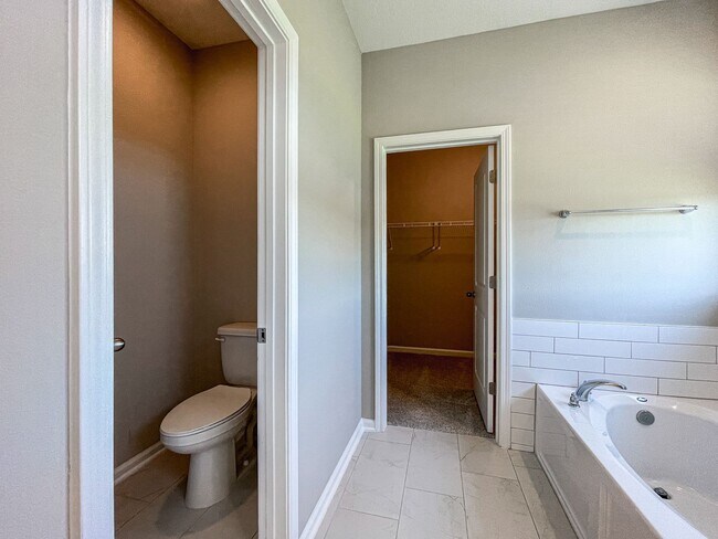 Building Photo - Silverleaf 4/3 w water view!!