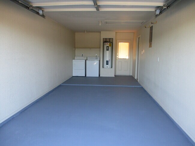 Building Photo - 165 Armadillo Ln