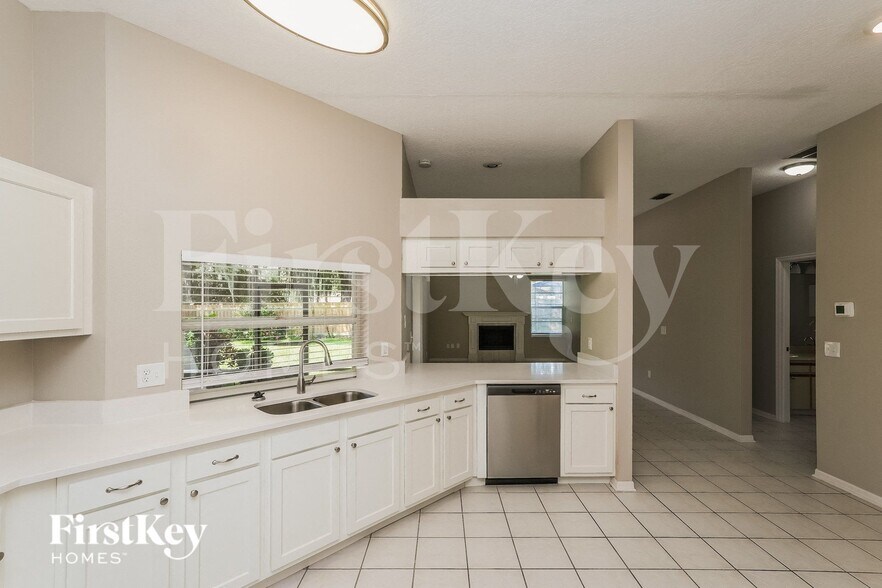 Building Photo - 9712 Glenpointe Dr