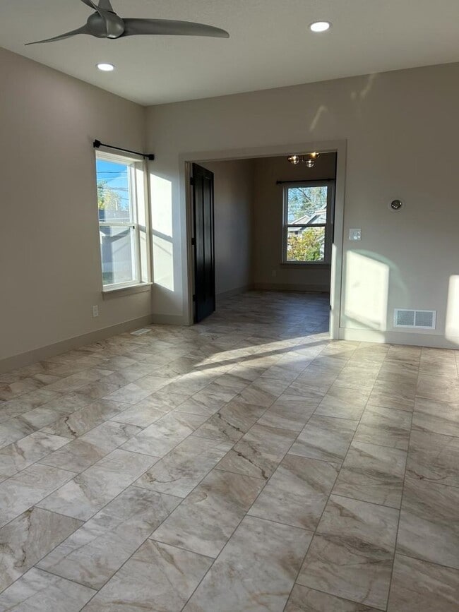 Building Photo - 940 M St SW