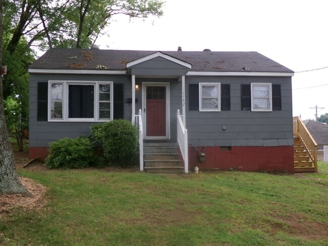 Building Photo - Newly Renovated!