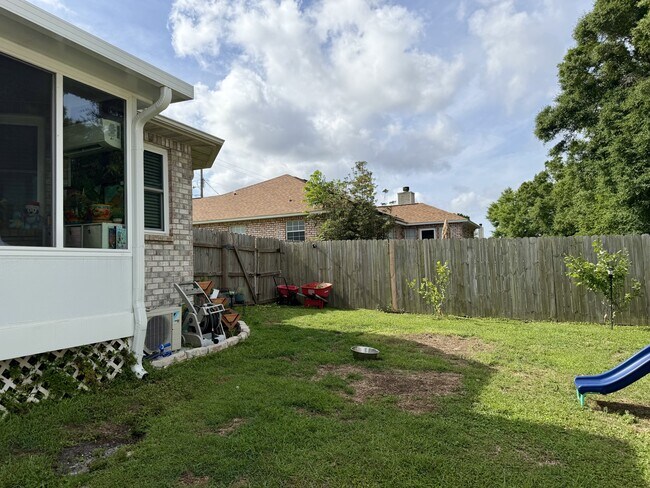 Building Photo - 4693 Ridge Pointe Dr