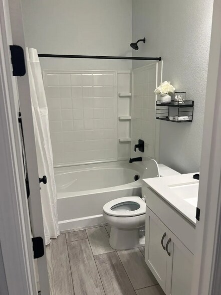 Building Photo - 630 Golden Violet Way