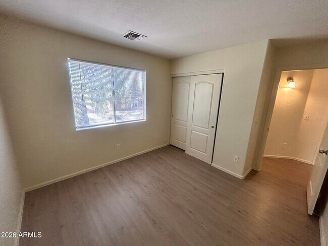 Building Photo - 42406 W Sunland Dr