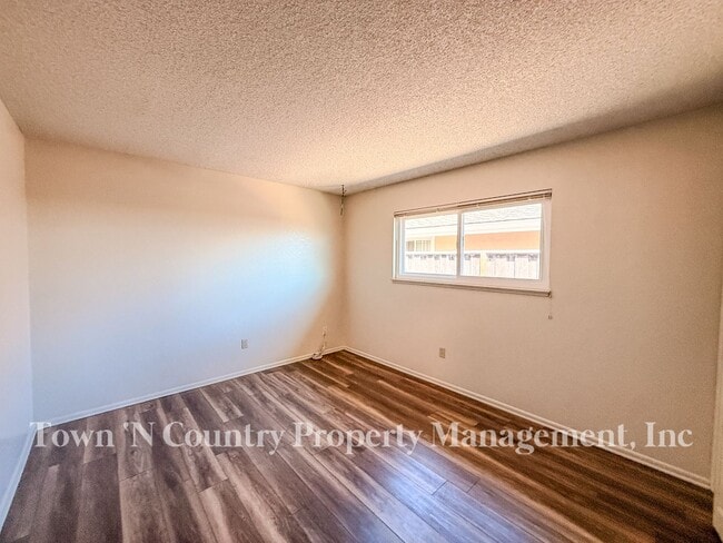 Building Photo - 732 La Mesa Dr