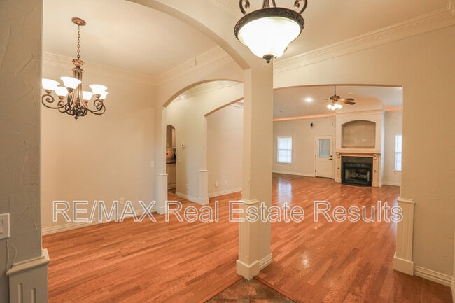 Building Photo - 3505 SW Cranbrook Ave