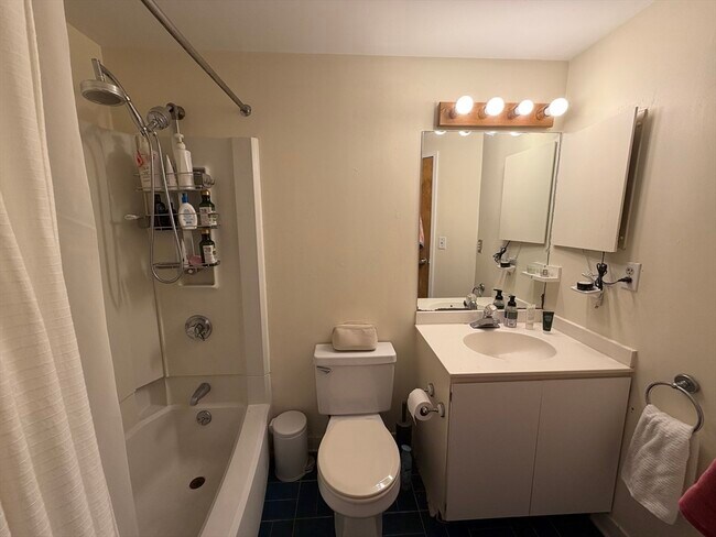 Building Photo - 103 Gainsborough St