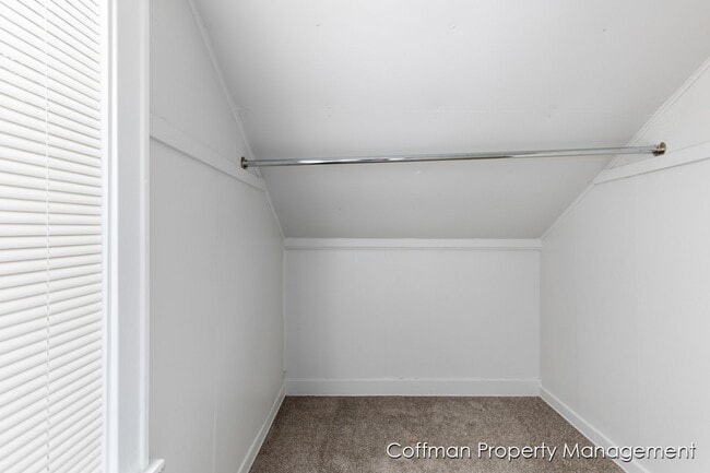 Building Photo - 4 Bed, 2 Bath Single Family Home