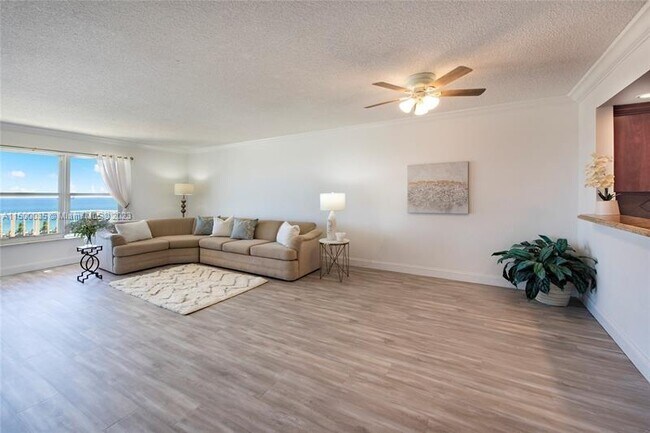 Building Photo - 3000 E Sunrise Blvd