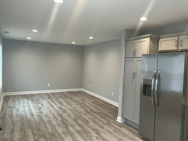 Building Photo - 600 Colonelette Dr