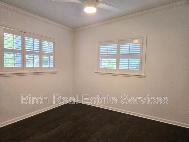 Building Photo - 733 Scotland St