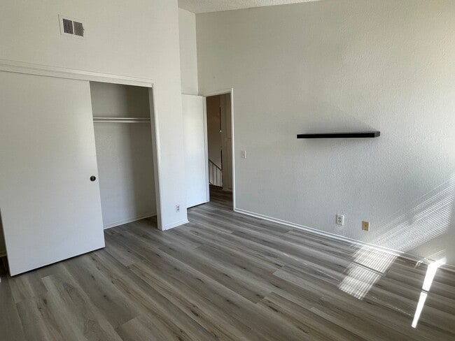 Building Photo - Upgraded Linda Vista Village Townhome.