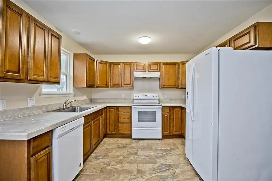 Building Photo - 2106 Dogwood Pl