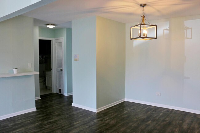 Building Photo - 10369 Dearlove Rd