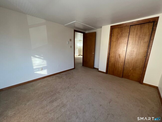 Building Photo - 7 Golden Hill St