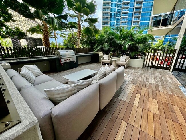 Building Photo - 1388 Kapiolani Blvd
