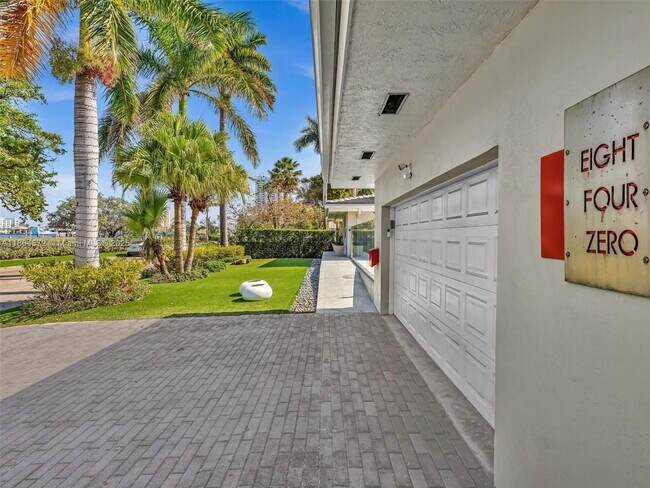 Building Photo - 840 South South Lake Drive, Hollywood, FL ...