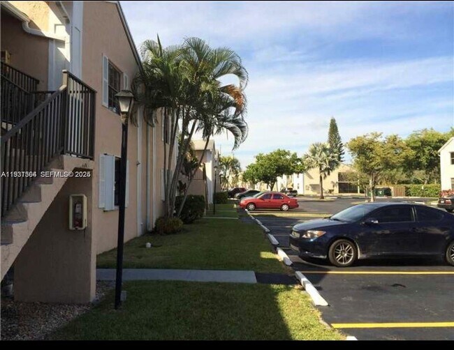 Building Photo - 1080 N Franklin Ave