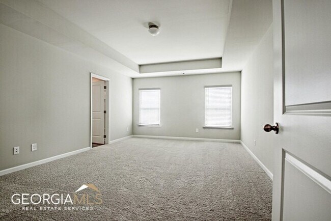 Building Photo - Prime Newnan Location! 2023 build, 3 bedroom townhome within walking distance to Downtown, The LI...