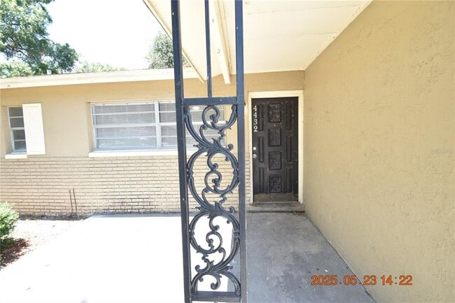 Building Photo - 4432 Tarpon Dr