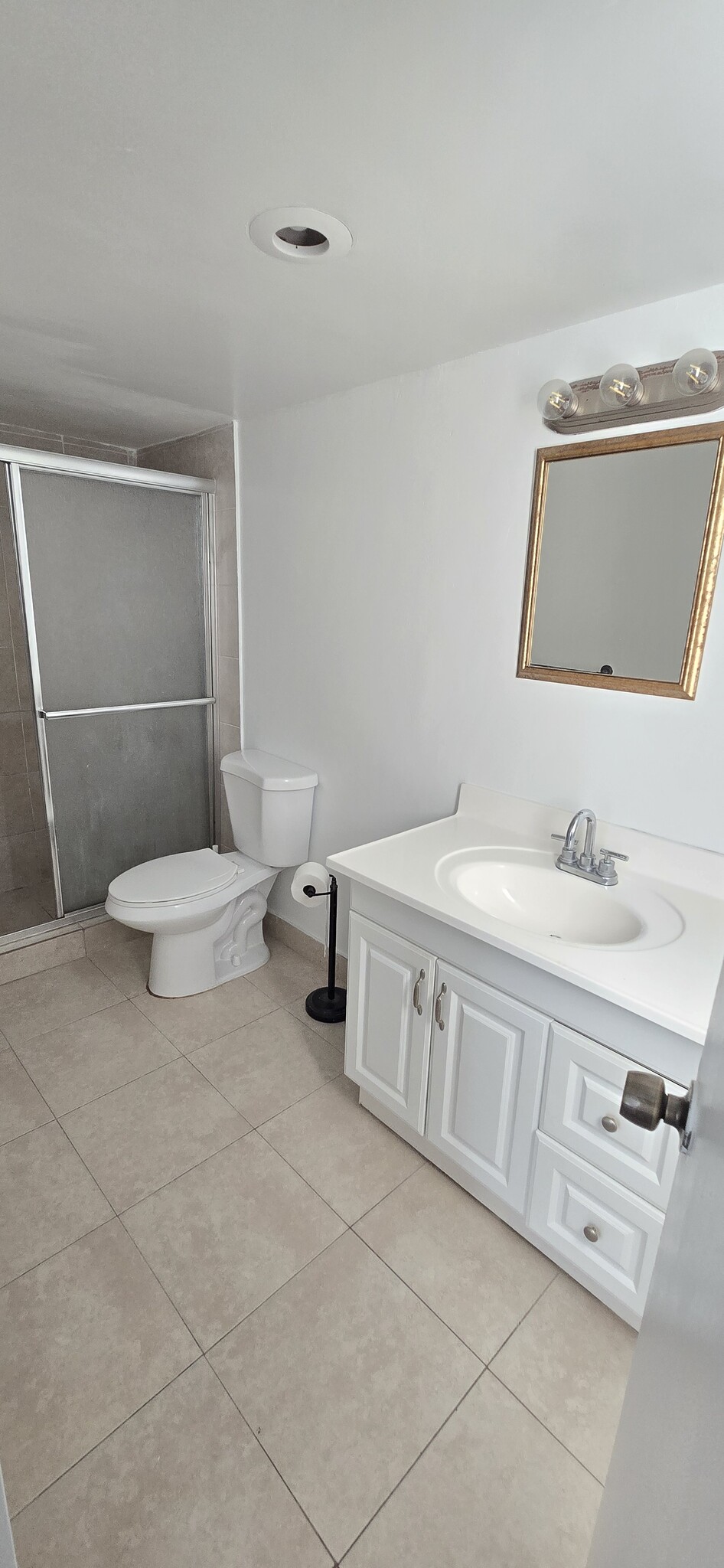Master bath - 1800 Collins Ave