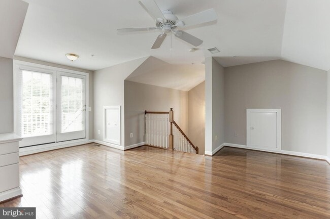 Building Photo - 286 Murtha St