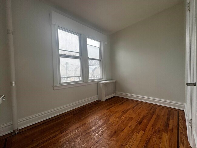 Building Photo - 290 Fulton Ave